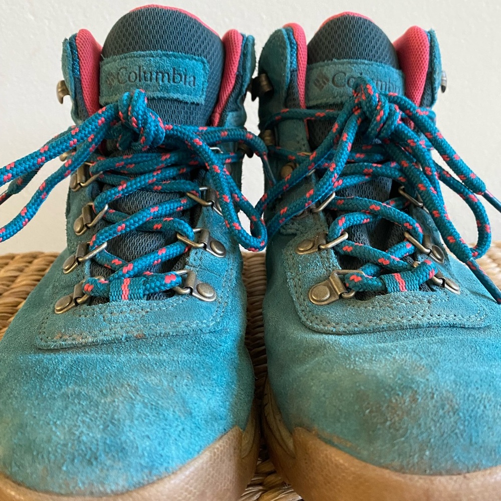 Womens Columbia Hiking boots - Picture 2 of 13